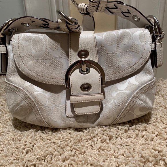 Coach Handbags - 💯 Authentic Coach Purse